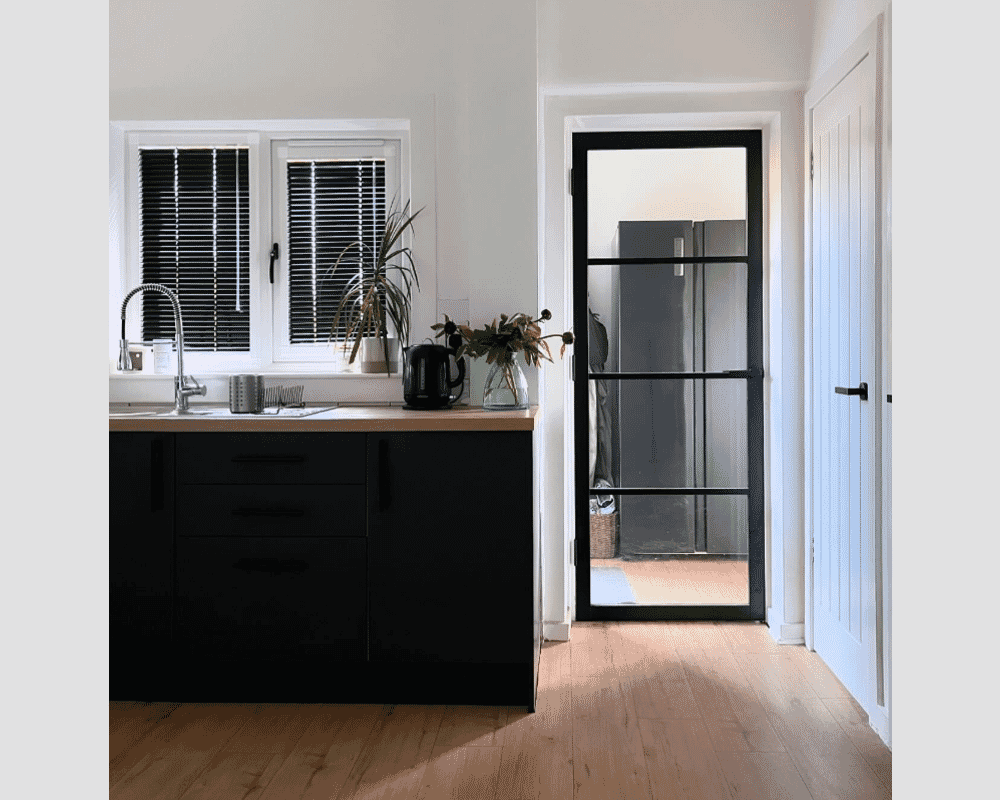 1981 x 305 x 35mm Kensington Black 4L Glazed Prefinished Internal Doors